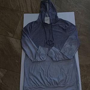 NWOT Alelly long sleeve hooded top.